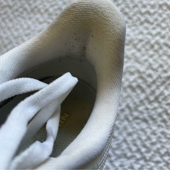 Nike Structure 25 Road Running Shoes White Metallic Silver Size 9 Women's - Picture 13 of 15